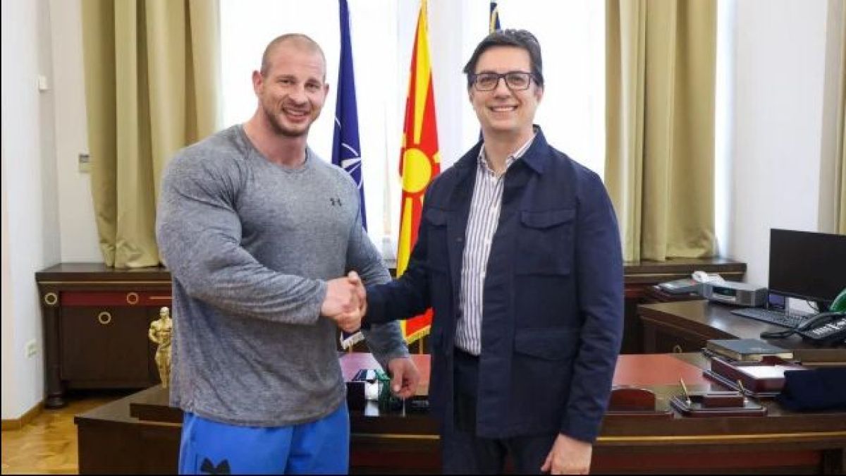 Новият герой: Македонският президент плаши българите