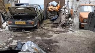 Капсула на времето: Откриха колекция класически автомобили в изоставен склад ВИДЕО
