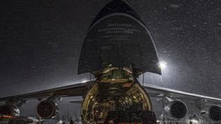 Новите американски оръжия за Украйна започнаха да пристигат ВИДЕО