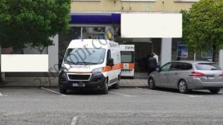 Пенсионер от Кърджали припадна в банков клон, разбирайки, че...