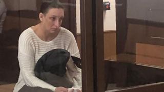 Зверство в Москва: Майка хвърли бебето си в улей за боклук ВИДЕО