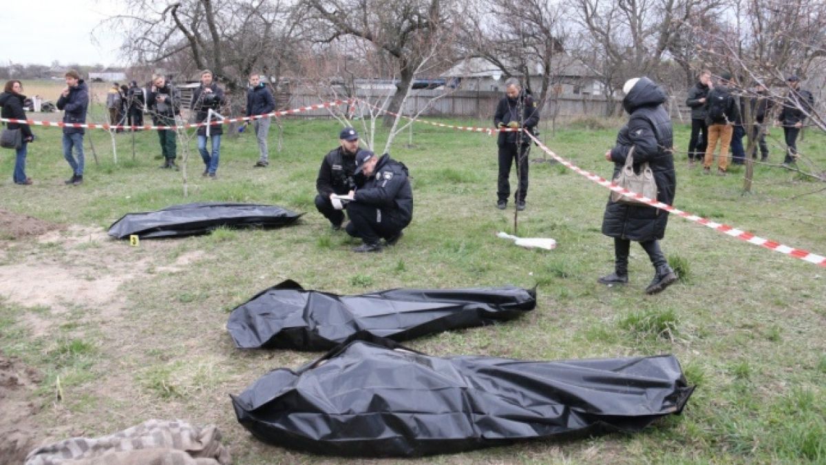 Киев съобщи за масови гробове с цивилни в град Бородянка, близо до украинската столица СНИМКИ