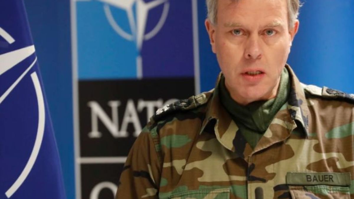 Адмирал Бауер каза натиска ли ни НАТО да даваме оръжие на Украйна 