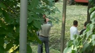 Разгонен селянин нападна посред бял ден кърджалийка в парка, опипа й гърдите, а после...