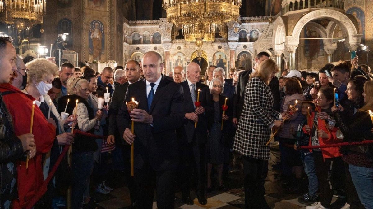 Навръх Великден президентът и Деси Радева...