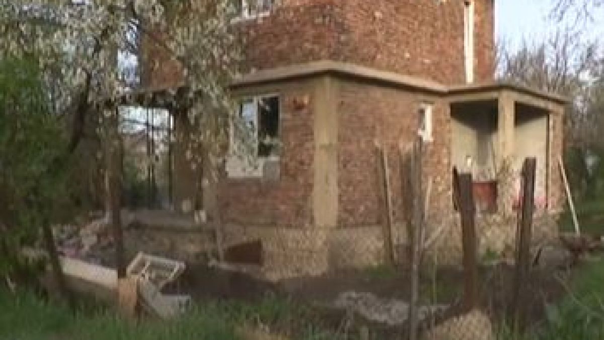 Невиждана трагедия навръх Великден в Петърч! Мъж се барикадира в къщата си в Петърч и последва най-лошото СНИМКИ