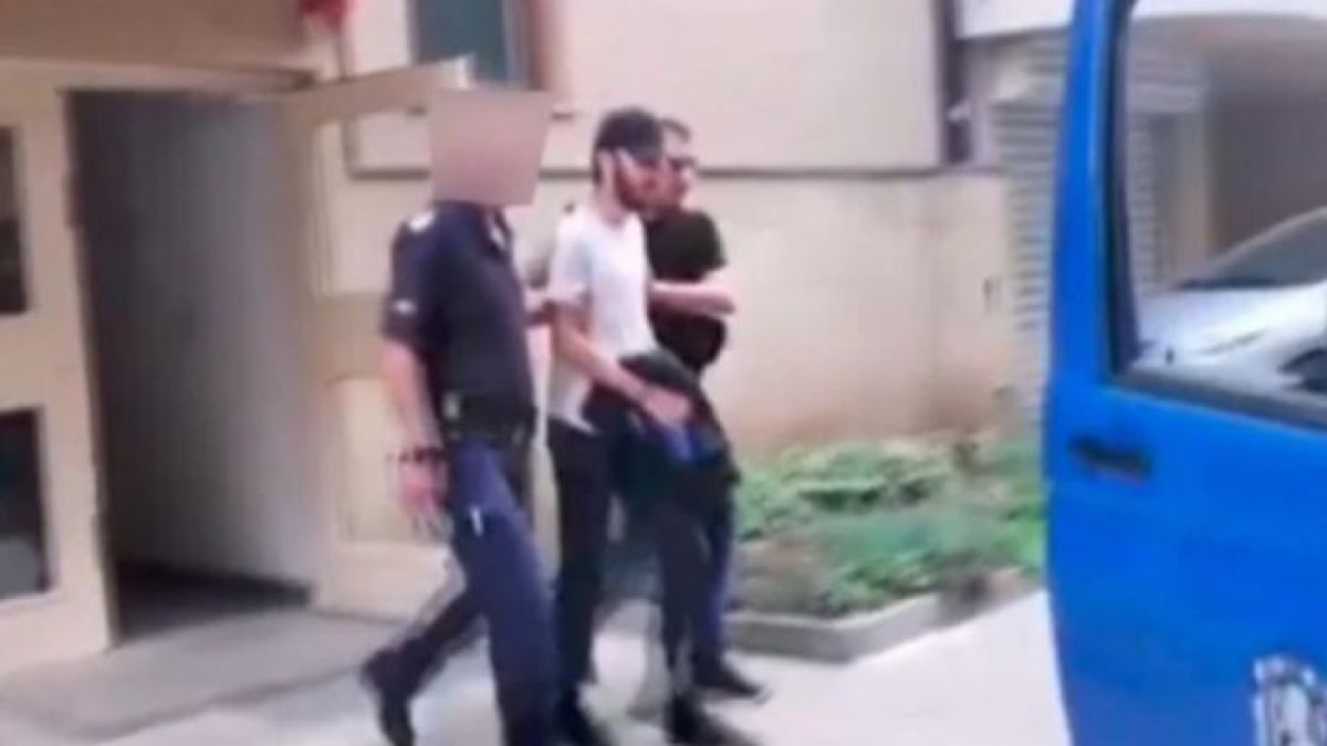 Арестуваният зрелищно кметски син запалил имот, посрещнал полицията с пистолет и нож 