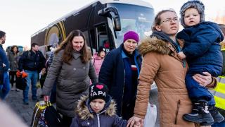 Ужасът на войната: Бежанци от войната искат обратно в Украйна