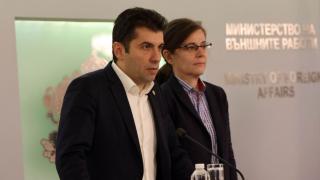 Скандалът се разгаря! Не Генчовска е подписала нотата за изгонването на 70 руски дипломати, а...