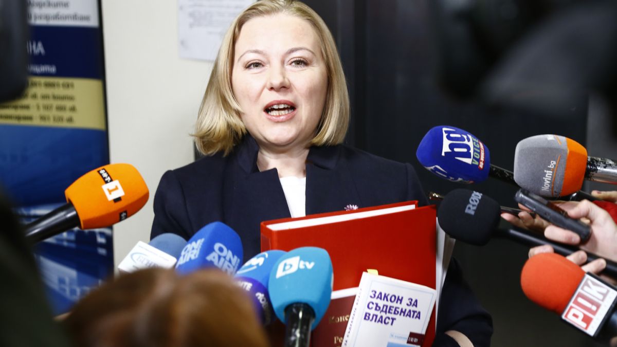 Бивша министърка от ДБ размаха пръст за имунитетите