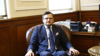 Кулеба: Това, че Русия ви е помагала, не значи, че сте й длъжни