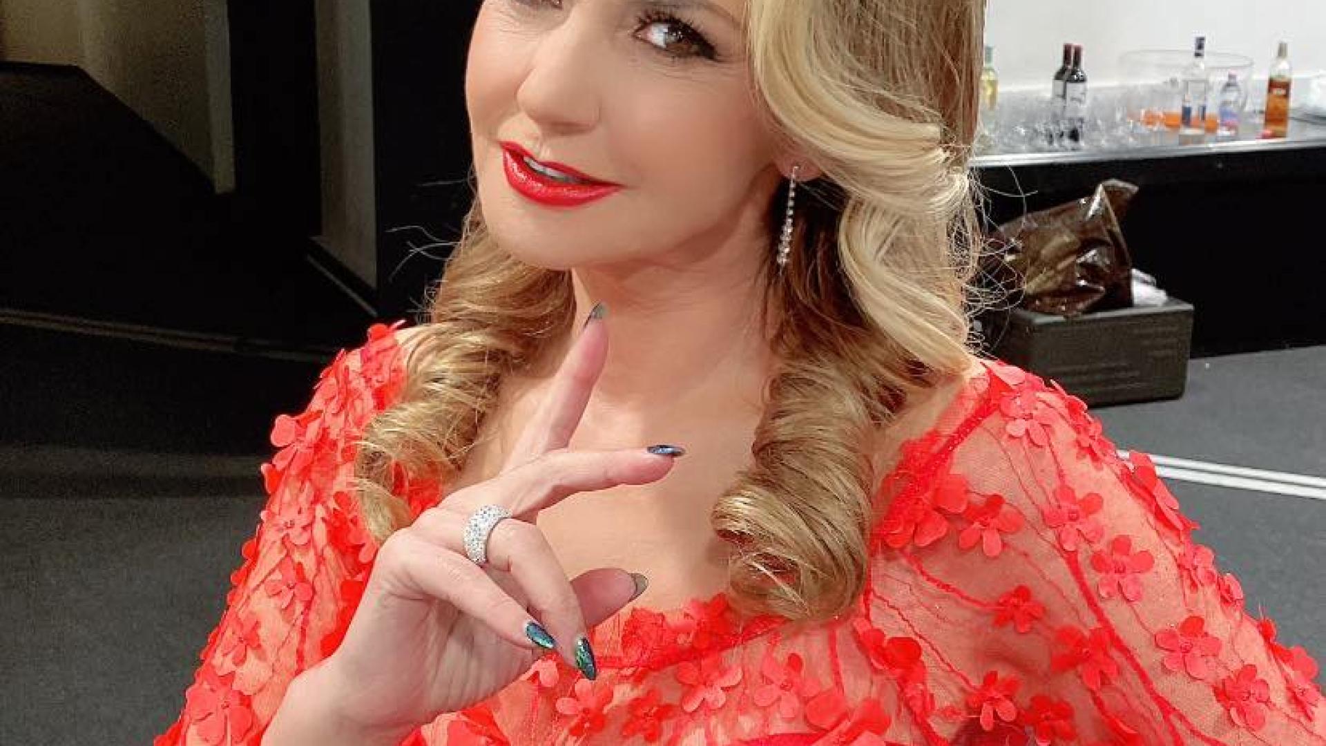 65-год. Нели Рангелова се разхвърля на плажа СНИМКИ