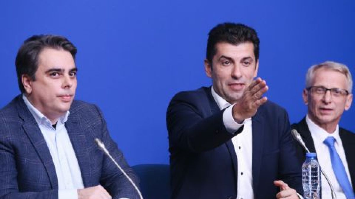 Петков и Василев купуват руски газ с посредник, близък до Кремъл
