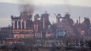 Щурмът на "Азовстал": Руснаците пробват морски десант, задействани са танкове и БМП ВИДЕО