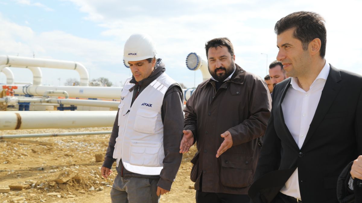 Петков с горещи новини за точната дата кога газовата връзка Гърция – България ще е готова