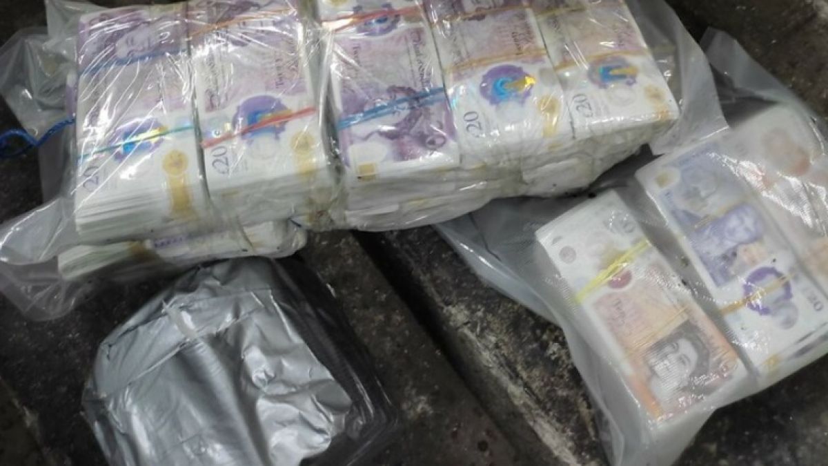 Арестуваха турски гражданин, опитал да пренесе 800 бона с бус