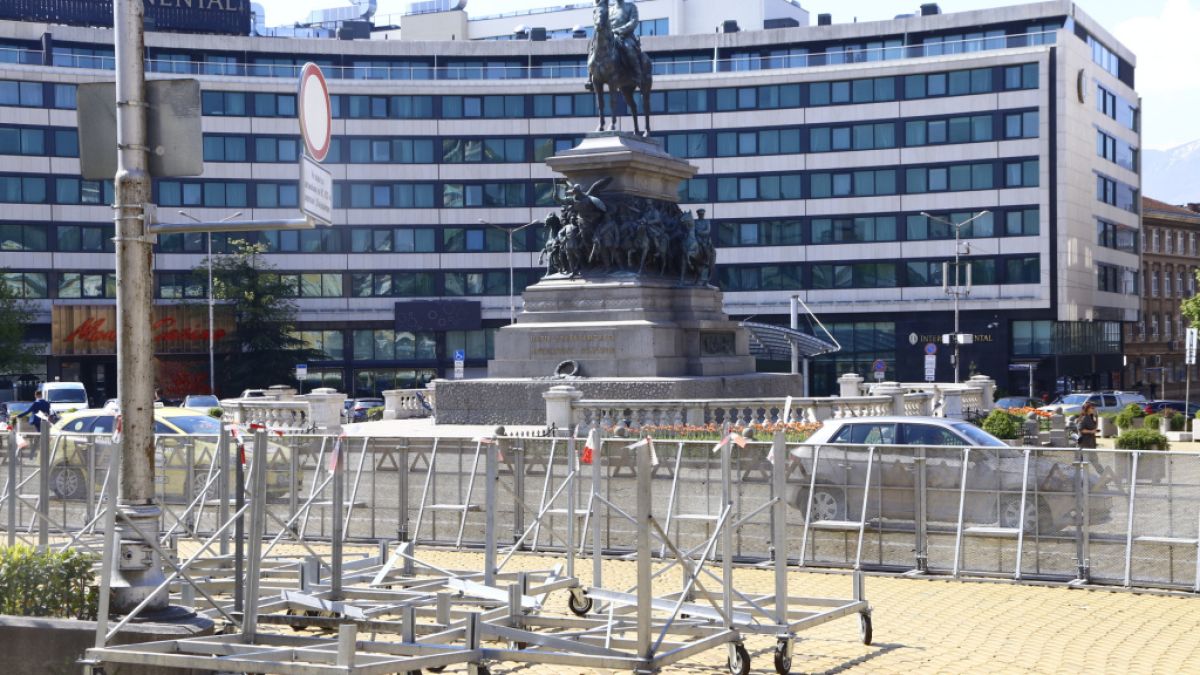 Пред НС се готвят за война заради Украйна, ето какво се случва! Фоторепортаж в БЛИЦ