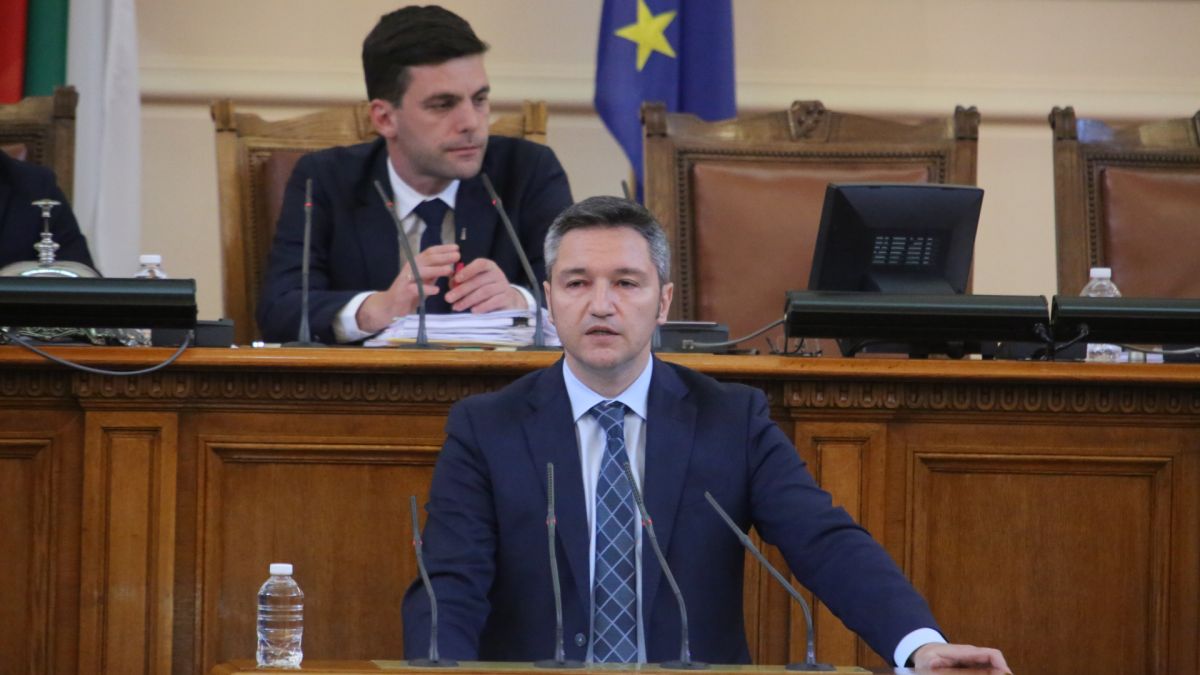 Вигенин с важни новини за условията на БСП за военна помощ на Украйна