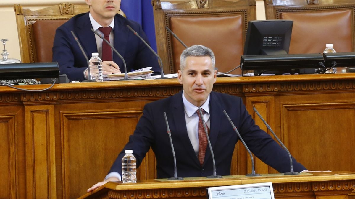 „Продължаваме Промяната“ си бранят упорито Калина Константинова