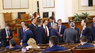 Реши се спорът за комисиите след обиди и "тъпо шоу" в парламента ВИДЕО 