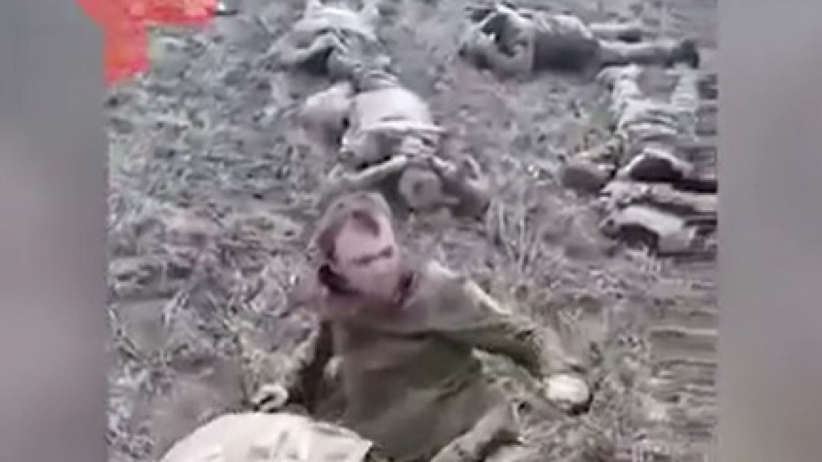 ВИДЕО показва пленяването на украински войници в Мариупол