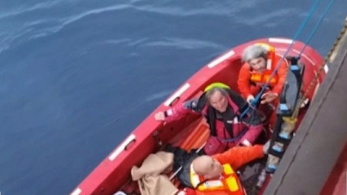Извънредна ситуация в Адриатическо море с български моряци от кораба "Царевич" ВИДЕО