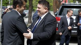 Президентът на федерацията по ръгби Атанас Зафиров от БСП и Петков подкрепиха мача на националите ни