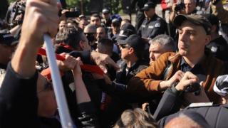 Ново меле пред Паметника на Съветската армия, пристигна Безсмъртният полк и... БЛИЦ TV