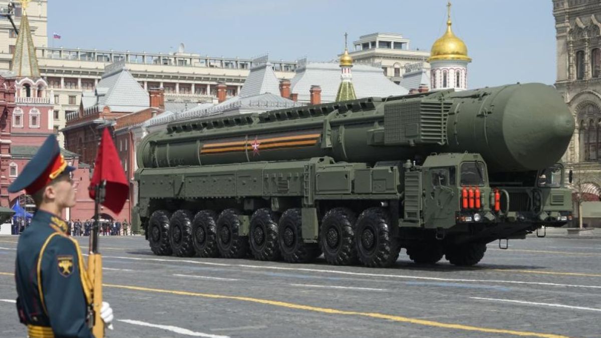 Русия показа най-новата си военна техника на Червения площад ВИДЕО
