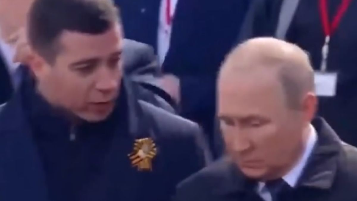 Стана ясно с кого си говори дълго Путин след парада ВИДЕО