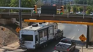 Мостът на глупостта взе поредна жертва ВИДЕО 