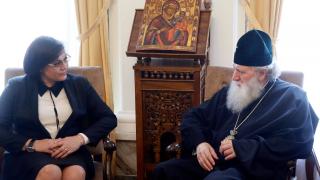 Корнелия Нинова пожела бързо оздравяване на Негово Светейшество Неофит