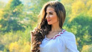 Райна показа сочни форми, усъмниха се дали не е... СНИМКИ 18+