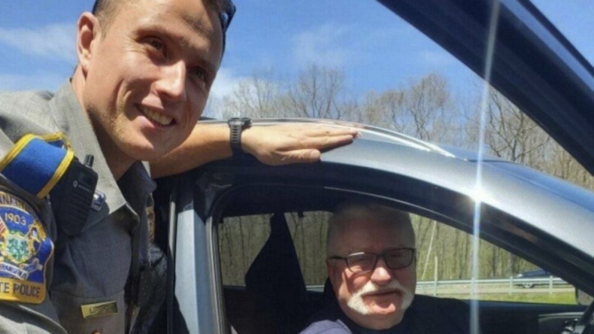 Лех Валенса изпадна в беда и му се притече полицай, ето къде СНИМКА
