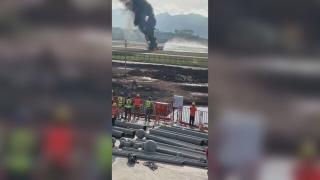 Първо ВИДЕО от ужаса с пламналия самолет на летище в Китай 