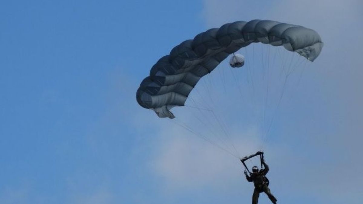 Ексклузивни подробности за кошмарния инцидент с двама военни на летище Чешнегирово