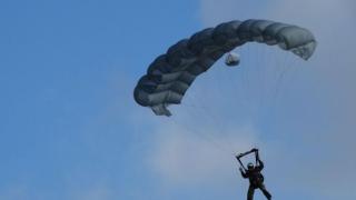 Ексклузивни подробности за кошмарния инцидент с двама военни на летище Чешнегирово