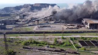 УНИАН: Руската армия удря "Азовстал" с артилерия и самолети 