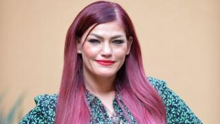 Няма спирка! Жана Бергендорф заби младо лъвче СНИМКА