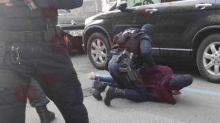 Зрелищна акция! Тръшнаха мъжа, забивал кирки в джипове на украинци в Бургас ВИДЕО
