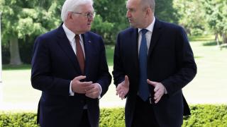 Радев разговаря на четири очи с Щайнмайер в двореца „Белвю“ ВИДЕО