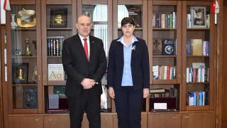 Анализ: Как управляващите тласкат Гешев по пътя на Кьовеши