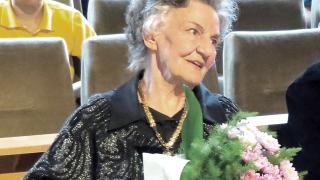 Верка Сидерова на 96 г.: Какво не видях, дълго живях, много пях...