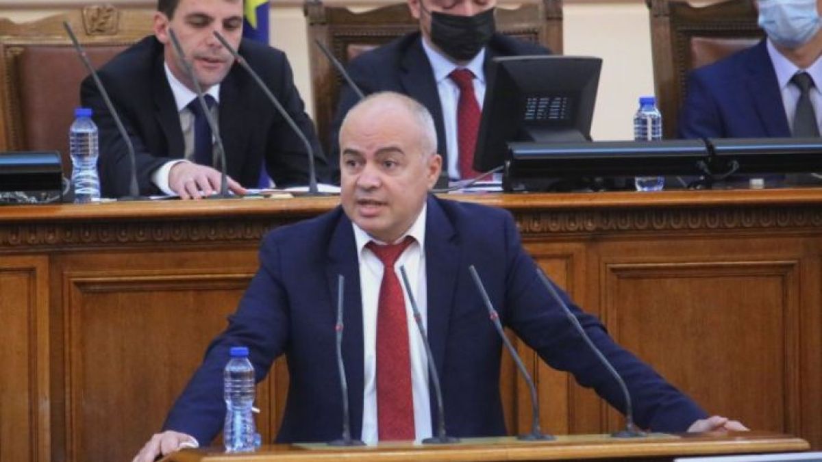 Георги Свиленски: Защо „Възраждане“ брани председателя на ГЕРБ в парламента?