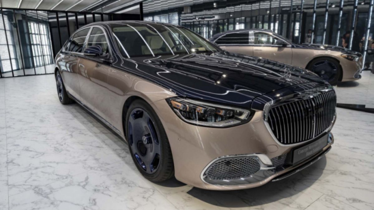 Mercedes-Maybach показа най-луксозната S-класа: Злато, кожа и шампанско СНИМКИ