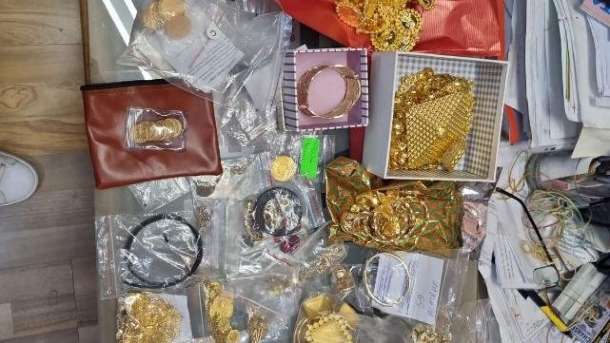 Ето ги торбите със злато и пари на бандата на Селим, спипани при акцията в Сливен СНИМКИ