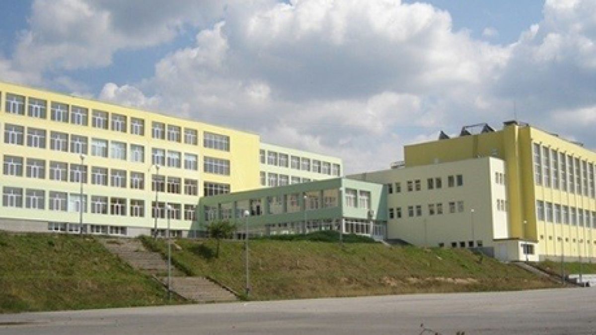 15-годишен се закани да взриви математическа гимназия в деня на матурите 