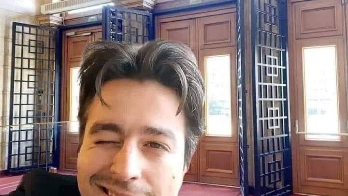 Скандал в НС: Дирят под дърво и камък културния министър, появи се шокиращо твърдение какви ги върши той