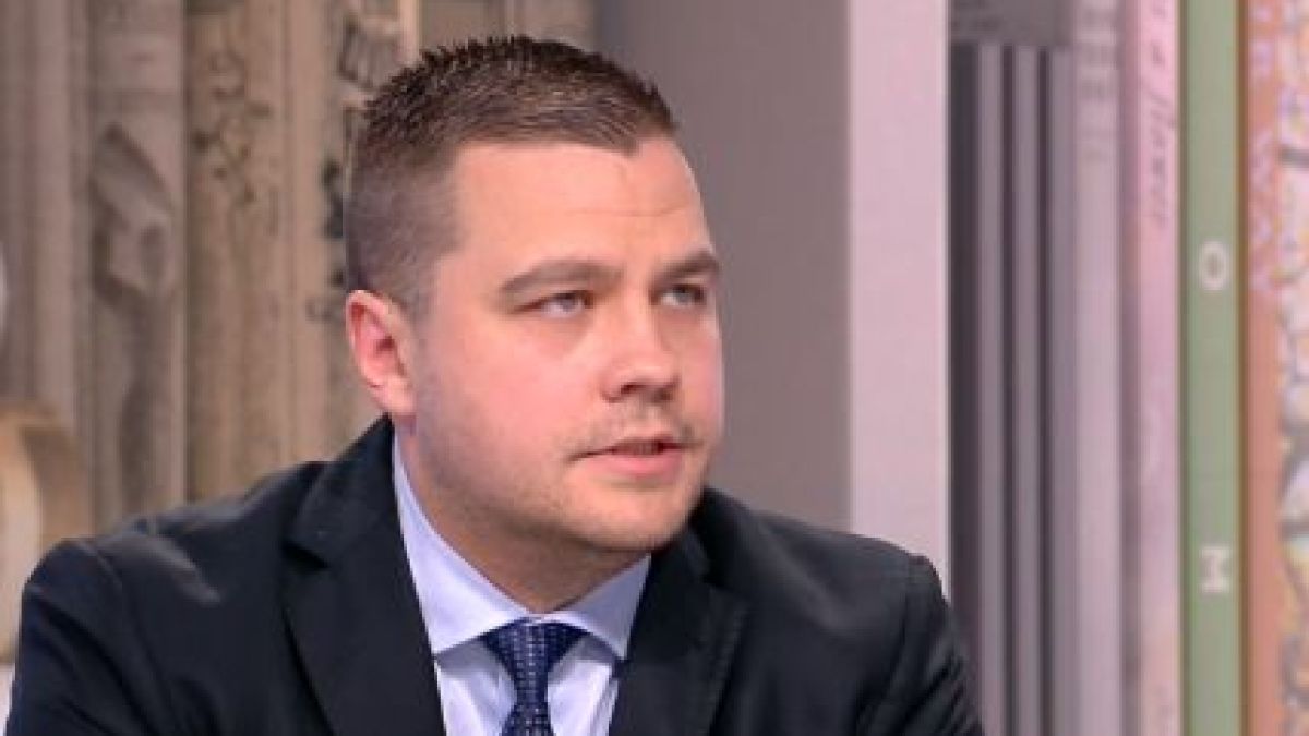 Човек на Слави разкри какво се крие зад извънредния призив на премиера към президента Радев