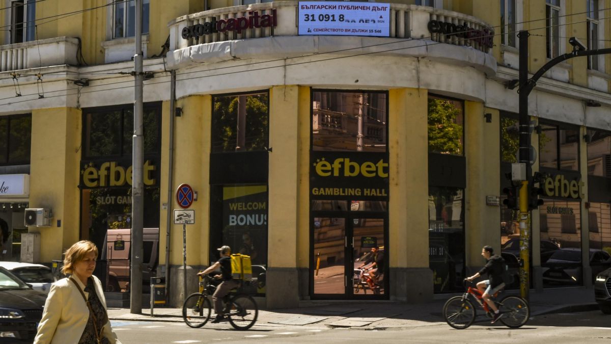 Докъде се докарахме: Брояч в центъра на София показва публичния дълг на България СНИМКИ